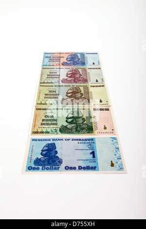 Ausufernde Inflation in Simbabwe auf ihrer Banknoten angezeigt Stockfoto