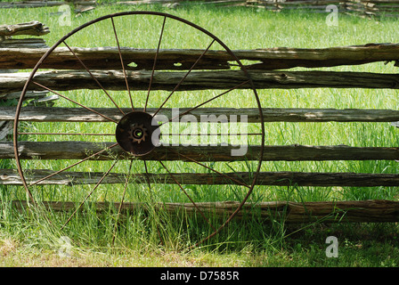 Alte Metall Wagenrad Stockfoto