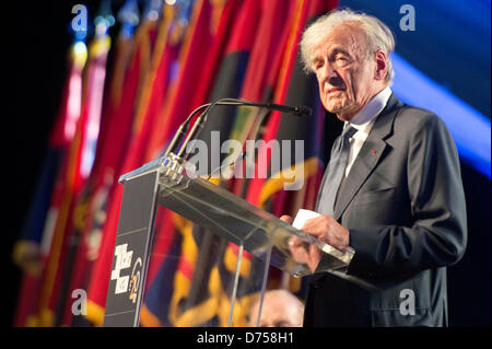 Washington DC, USA. 29. April 2013. Holocaust-Überlebende und Schriftsteller Elie Wiesel besucht die Feierlichkeiten zum 20-jährigen Jubiläum des US Holocaust Museum in Washington, D.C., USA, 29. April 2013. Foto: MAURIZIO GAMBARINI/Dpa/Alamy Live News Stockfoto