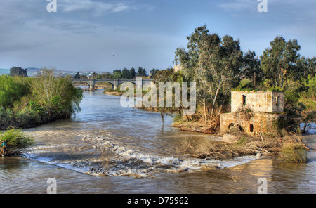 Wassermühle am Fluss Guadalquivir in Spanien Stockfoto