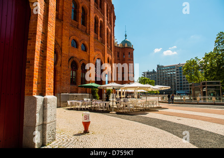 Esplanade vor der Stierkampfarena-Gebäude Stockfoto