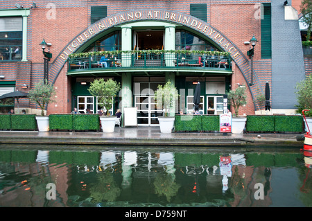 Krug & Klavier am Brindleyplace, Birmingham, UK Stockfoto