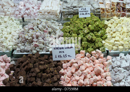 Süßigkeiten auf den Straßenmärkten in Istanbul Stockfoto
