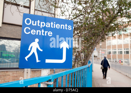 Ambulanten Zentrum, Zeichen für den NHS-Ambulanz, Krankenhaus Addenbrookes Cambridge UK Stockfoto