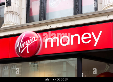Virgin Money Store auf Briggate, Leeds, West Yorkshire, Großbritannien Stockfoto