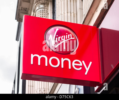 Virgin Money Store auf Briggate, Leeds, West Yorkshire, Großbritannien Stockfoto