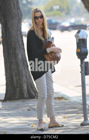 Lisa Kudrow, Los zu einem Friseursalon in Beverly Hills, Los Angeles, Kalifornien - 11.08.11 Stockfoto