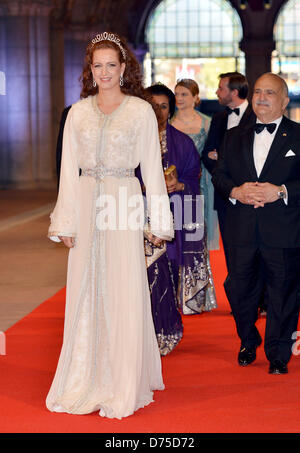 Prinzessin Lalla Salma von Marokko kommt für ein Dinner anlässlich der Abdankung der niederländischen Königin Beatrix und die Einsetzung der Prinz Willem Alexander als König, 29. April 2013, im Rijksmuseum in Amsterdam, Niederlande. Foto: Britta Pedersen/dpa Stockfoto