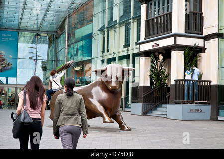 Stier-Skulptur, Bullring Shopping Centre, Birmingham, UK Stockfoto