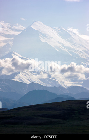 Mt. McKinley (Denali Berg), der höchste Punkt in Nordamerika (20.320'), gesehen von der Westseite des Denali Nationalpark, Alaska Stockfoto