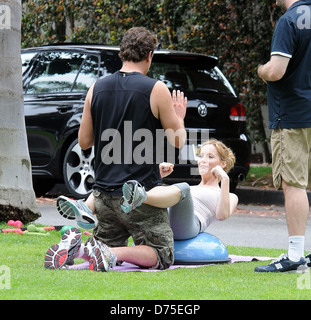 Jason Segel und Leslie Mann schießen eine Training-Szene in einem Park Santa Monica während am Set von ein untitled Judd Apatow-Projekt Stockfoto