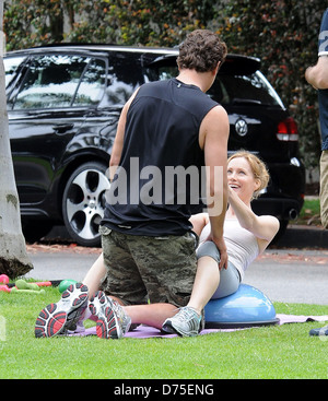 Jason Segel und Leslie Mann schießen eine Training-Szene in einem Park Santa Monica während am Set von ein untitled Judd Apatow-Projekt Stockfoto