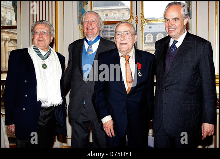 Jose Artur, Claude Rich, Michel Duchaussoy und französischen Kulturminister Frédéric Mitterrand bei einer Zeremonie zu Ehren Akteure Stockfoto