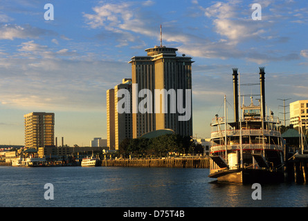 Elk283-2075 Louisiana, New Orleans, Moon Walk, Flussufer mit riverboat Stockfoto