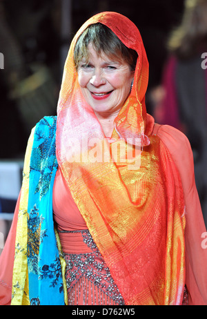 Celia Imrie Best Exotic Marigold Hotel - Film Premiere Welt Uraufführung anlässlich der Curzon Mayfair - Ankünfte. London, Stockfoto