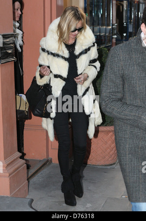 Kate Moss hat Mittagessen in einem Restaurant in Mayfair und dann zurück zu ihrem Hotel in London, England - 03.02.12 Stockfoto