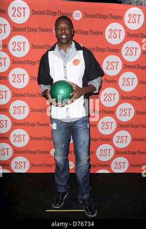 Terrell Owens besucht die zweite Bühne Theater 25. jährliche All-Star-Bowling Classic in Lucky Strike Lanes & Lounge in New York Stockfoto