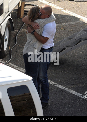 AnnaLynne McCord kuschelt Freund Dominic Purcell am Set von "90210" in Malibu Los Angeles, Kalifornien - 02.02.12 Stockfoto