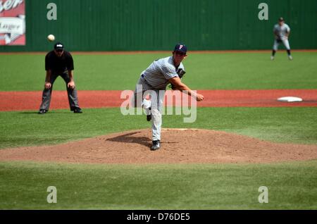 28. April 2013 - Honolulu, Hawaii, USA - 28. April 2013: Cal Zustand Fullerton Titans Michael Lorenzen #55 schließt die Shutout von Hawaii Regenbögen Les Murakami Stadium, Honolulu, HI. Stockfoto