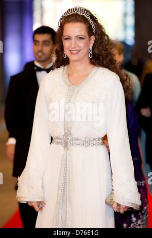 Prinzessin Lalla Salma von Marokko kommen beim Rijksmuseum Abendessen veranstaltet von Königin Beatrix der Niederlande am Vorabend ihrer Abdankung in Amsterdam, Niederlande, 29. April 2013. Foto: Patrick van Katwijk --/ DPA/Alamy Live News Stockfoto