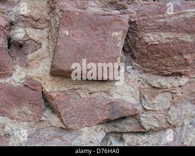 rötliche Steinmauer Detail der Burg Wertheim in Süddeutschland Stockfoto