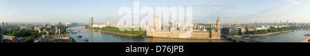 London Panorama, London, Vereinigtes Königreich. Architekt: nicht zutreffend, 2013. Erhöhten Blick auf die Houses of Parliament mit Fluss. Stockfoto