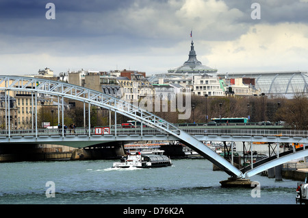 Stadtbild von Paris Skyline und am Ufer Stockfoto