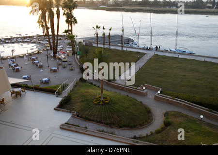 Nil & Schwimmbad LUXOR Ägypten 7. Januar 2013 Stockfoto