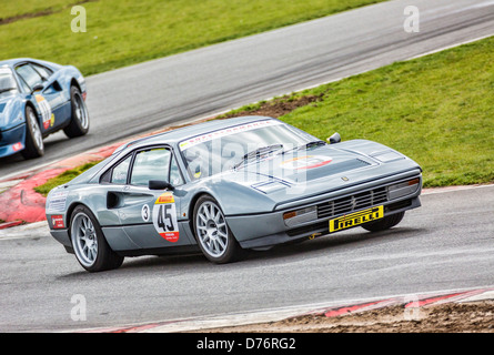 1986 Ferrari 328 GTB mit Fahrer Richard Allen Tagung des 2013 CSCC Snetterton, Norfolk, Großbritannien. Stockfoto