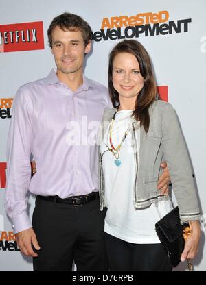 Los Angeles, Kalifornien, USA. 29. April 2013. Matthew Rolph, Mary Lynn Rajskub im Ankunftsbereich für Netflix die Entwicklung Premiere, TCL Chinese Theatre, Los Angeles, CA 29. April 2013 verhaftet. Foto von: Dee Cercone/Everett Collection/Alamy Live-Nachrichten Stockfoto