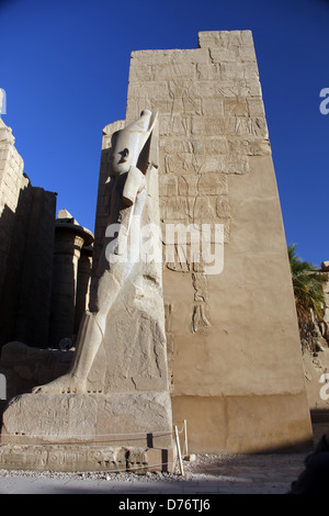 STATUE des AMUN-RA Tempel Ägyptens ANUN KARNAK LUXOR 8. Januar 2013 Stockfoto