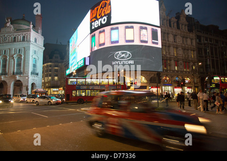 London, große √ Übritannien, Leuchtreklamen am Piccadilly Circus Stockfoto