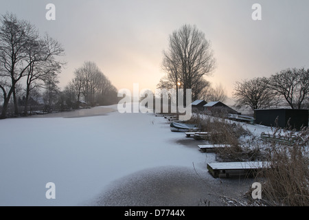 Bovenau, Deutschland, in der Nähe von Eider-alte eingefroren Kanal der Schleuse in Kluvensiek Stockfoto