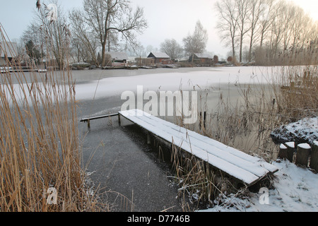 Bovenau, Deutschland, in der Nähe von Eider-alte eingefroren Kanal der Schleuse in Kluvensiek Stockfoto