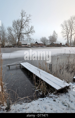 Bovenau, Deutschland, in der Nähe von Eider-alte eingefroren Kanal der Schleuse in Kluvensiek Stockfoto