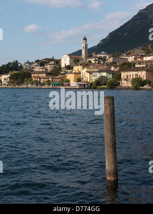 Limone Sul Garda, Italien, Limone, mit Blick auf die Pfarrkirche San Benedetto Stockfoto