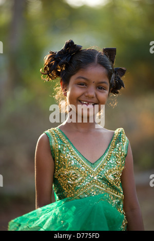 Inderin Shalini spielen mit einem Schleier Andhra Pradesh Süd Indien Stockfoto