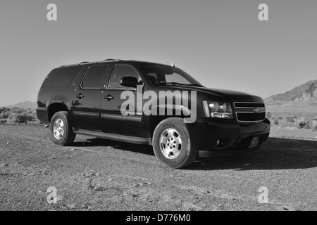 Chevrolet Suburban in der Wüste von Nevada. Stockfoto