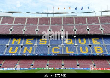 "Mes Que un Club" (mehr als ein Verein) auf den rückseitigen geraden Stadion Camp Nou in Barcelona, Spanien, 30. April 2013. FC Bayern München spielen FC Barcelona in der Champions League Halbfinale Rückspiel in Barcelona am 1. Mai 2013. Foto: ANDREAS GEBERT Stockfoto