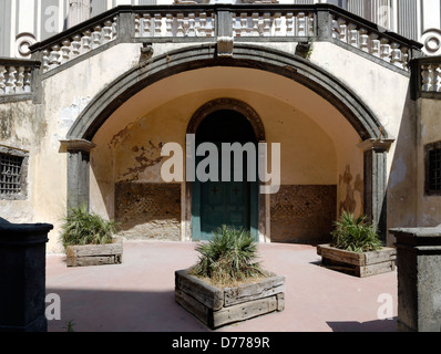 Neapel. Italien. Unteren Bereich der Chiesa di San Paolo Maggiore im historischen Zentrum von Neapel. Ursprünglich dati Stockfoto