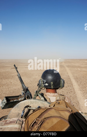 Oben auf der United States Marine Corps LAV-25 acht Rädern amphibische Aufklärung Fahrzeug offene Wüste Helmand Provinz anzeigen Stockfoto