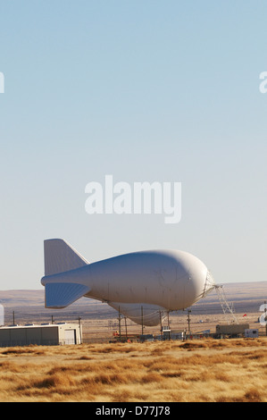Teere oder angebunden Aerostat Radarsystem niedriger Höhe Überwachungssystem, das Aerostat Fesselballon als Radarplattform verwendet Stockfoto