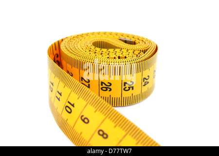 Gelbe Measuretape isoliert auf weißem Hintergrund. Stockfoto