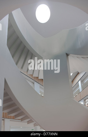 Sidney Stringer Akademie, Coventry, Coventry, Vereinigtes Königreich. Architekt: Sheppard Robson, 2012. Treppe-Detail. Stockfoto