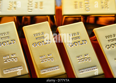 Goldbarren, goldener Preis Stockfoto