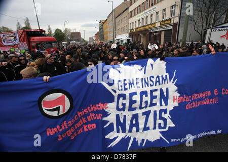 Berlin, Deutschland. Rund 4000 Demonstranten protestierten gegen die politischen Partei NDP Demonstration, die am 1. Mai in Berlin stattfinden wird. Credit: Rey T. Byhre Alamy Live News Stockfoto