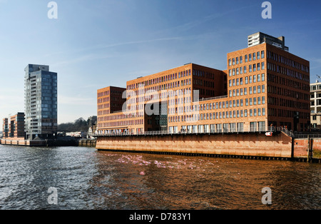 Wohnturm Kristall und Bürogebäude in den hölzernen Hafen Ost und West in der großen Elbstrasse in Altona, Hamburg, Keim Stockfoto