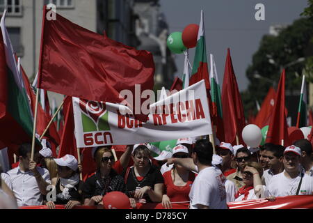 Sofia, Bulgarien. 1. Mai 2013.  Sozialistische Partei offiziell geben Anweisungen an die Demonstranten marschierten durch Zentrum von Sofia am Tag der Arbeit. (Credit: Credit: Johann Brandstatter / Alamy Live News) Stockfoto