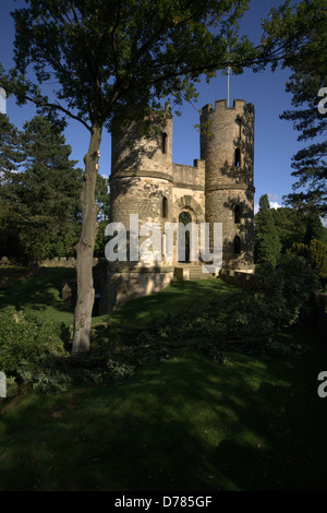 Stainborough Castle, eine Schein-Ruine gebaut als ein Garten Wahn auf dem Gelände des Wentworth Castle Country House, Barnsley UK Stockfoto