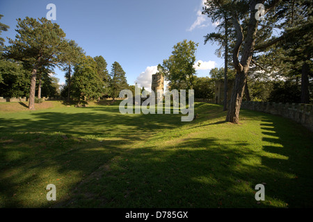 Stainborough Castle, eine Schein-Ruine gebaut als ein Garten Wahn auf dem Gelände des Wentworth Castle Country House, Barnsley UK Stockfoto